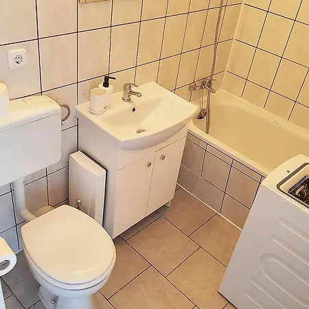 Monteurwohnungen Halle, Einzelbetten, Kueche, Naehe Leuna & Schkeuditz * Halle (Saale)